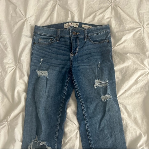 2/$20 Hollister Low Rise Super Skinny Size: 26 - Picture 5 of 7